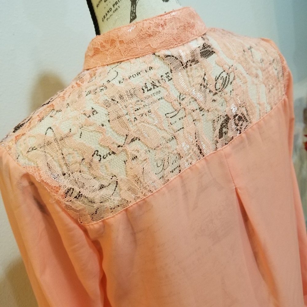 Womans button down blouse - Picture 7 of 8